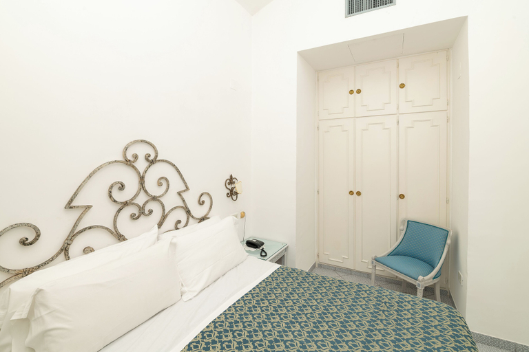 Bedroom 5, Hotel Palatium Mari, Napoli