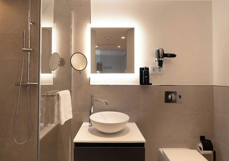 Bathroom 3, Limehome Madrid Calle Hurtado de Mendoza, Madrid