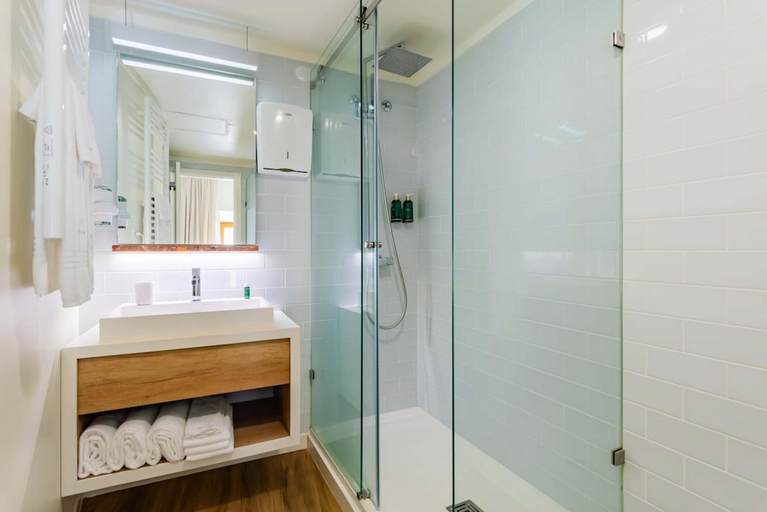 Bathroom 5, Porta da Arrabida Suites, Palmela