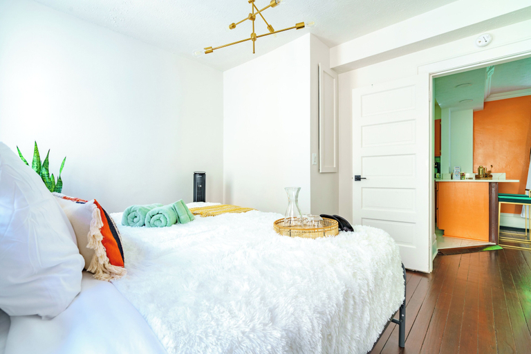 Room 5, Jungle House Boutique Suites – Short North & Convention Center, Franklin