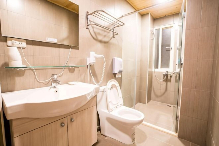 Bathroom 3, Taitung Railway Traveler Beds and Breakfasts, Taitung