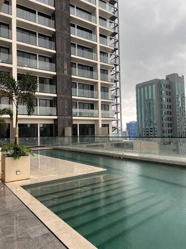 Pool, Modern Apartments at the Hub City views, Panamá