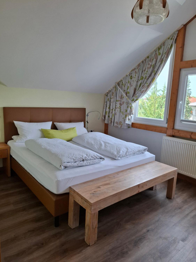 Bedroom 4, Hotel Garni Vier Jahreszeiten, Passau