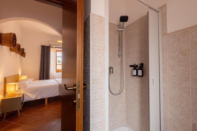 Bathroom 5, Omero, Messina