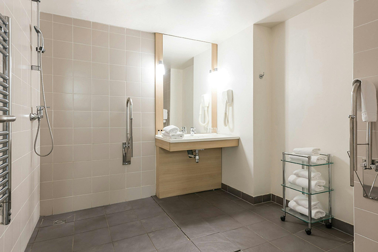 Bathroom 3, Appart'City Collection Paris Grande Bibliothèque, Paris