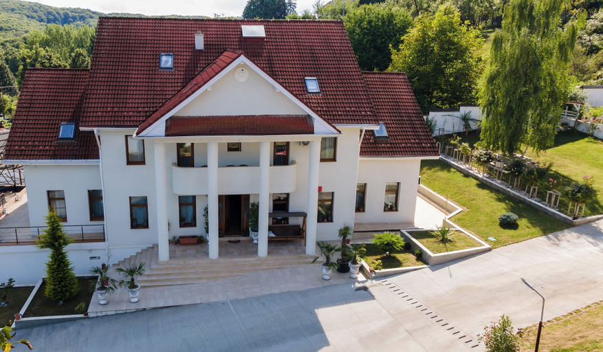 Exterior & Views 2, Virginia Gardens, Prajila