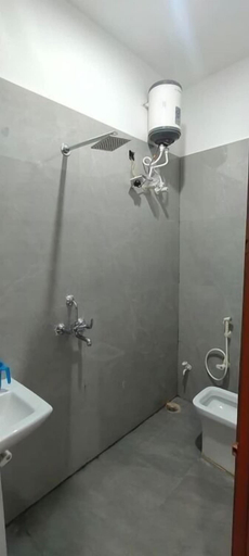 Bathroom 2, Hotel Baldev Palace, Mathura