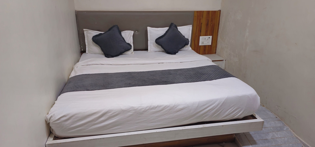 Room 3, HOTEL BELVA, Ahmadabad