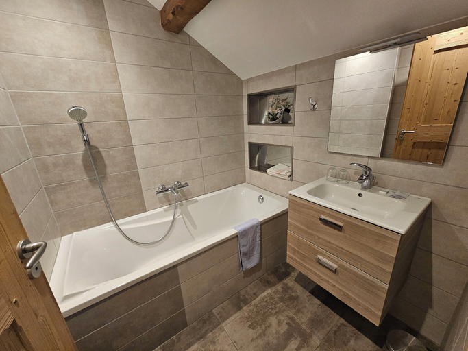 Bathroom 4, Le plein soleil, Haute-Savoie