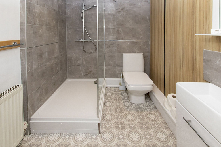 Bathroom 3, Montague House, Conwy