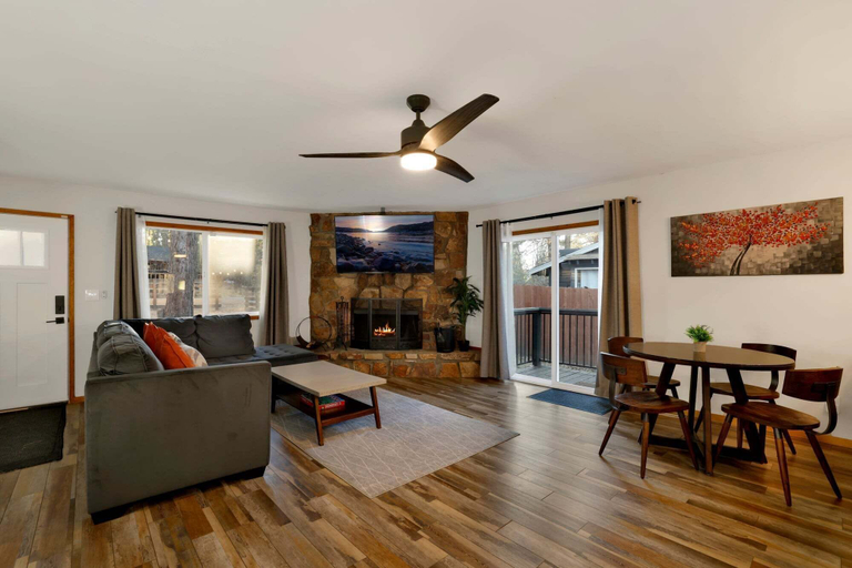 Interior, 2607-the Highland Getaway, San Bernardino