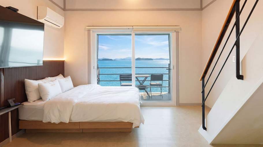 Room 5, Taean Solpleo Pool Villa, Taean