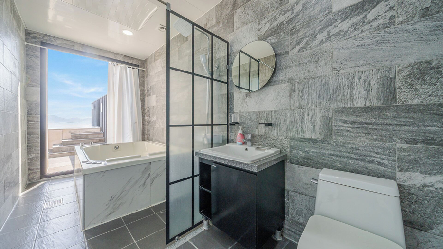 Bathroom 4, Namhae Glad810 Spa Pool Villa, Namhae