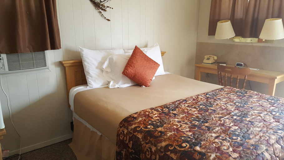 Room 3, Trails End Motel, Fergus