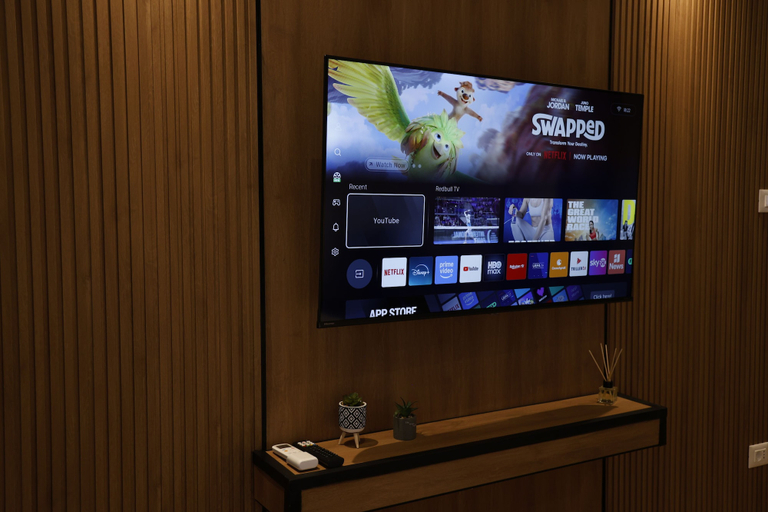 Television, Twinora Apartments, Tiranës