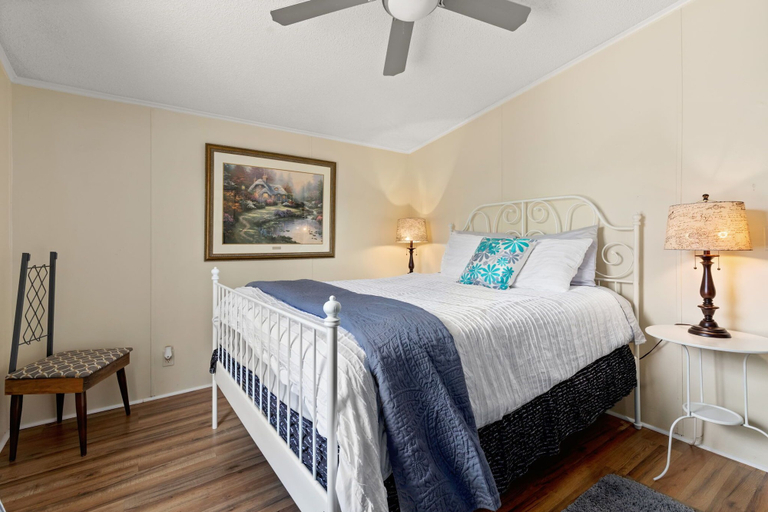 Interior 2, Firefly Lakehouse 3 br, 2 Bath, pet Friendly, Comal