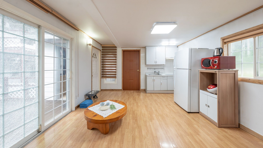 Room 4, Evergreen Pet-friendly Pension, Taean, Taean