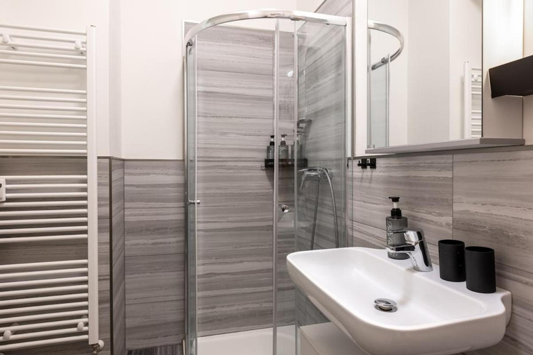 Bathroom 3, Quiet and cozy near city center, balcony, Praha 1