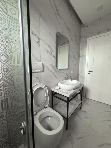 Others 5, Airen Hotel Velipoje, Shkodrës