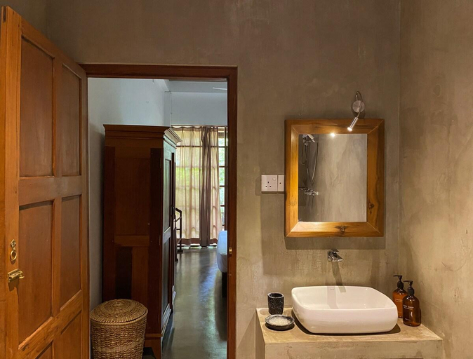 Bathroom 3, Neem Aura – Private Villa | 24/7 Power | AC | 2BR, Hikkaduwa