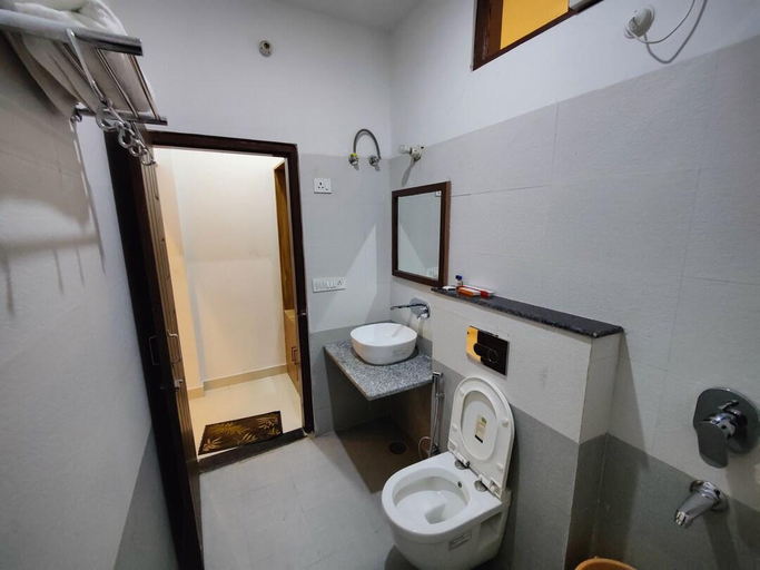 Bathroom 3, Alaknanda Motel and Restaurant, Garhwal