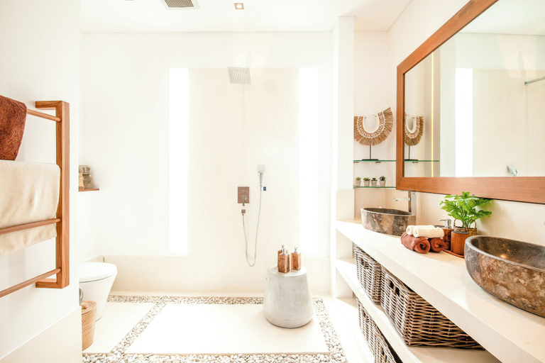 Bathroom 4, Chic 2BR Villas, Brawah Hub, 300m to Coastal Bliss, Badung