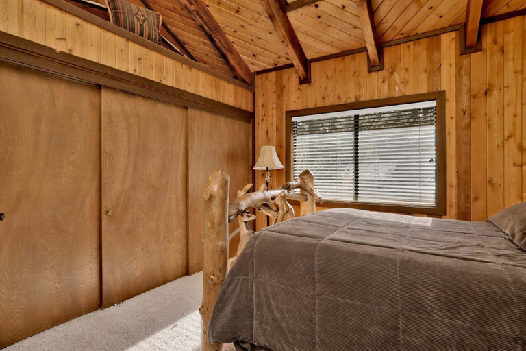 Room 4, 2605-crystal Pines, San Bernardino