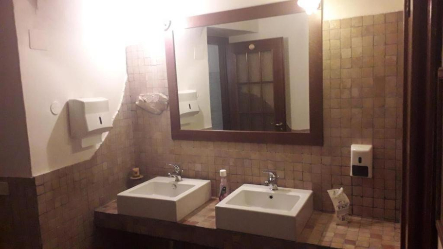 Bathroom, Hotel Natros, L'Aquila
