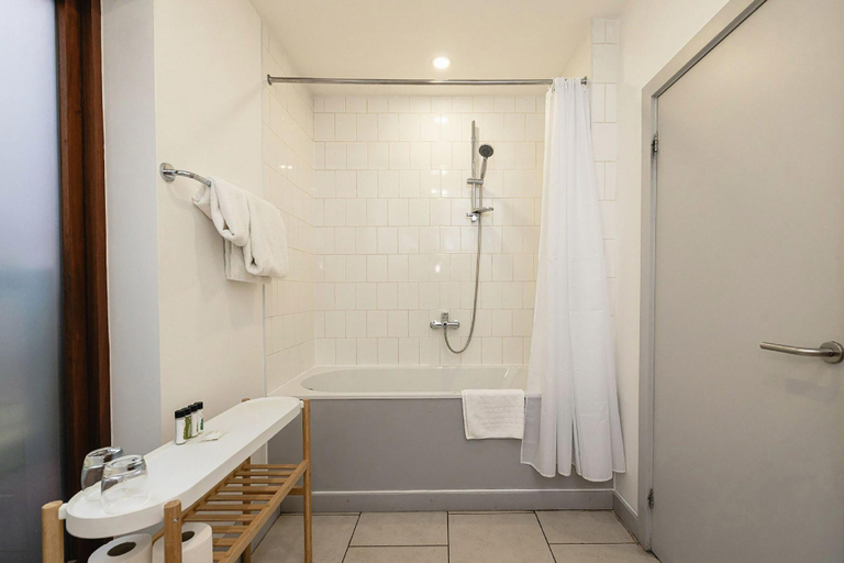 Bathroom 3, Lion & Pheasant Hotel, Shropshire