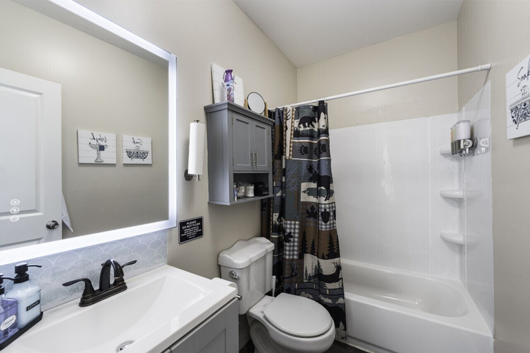 Bathroom 3, Luxury Family Friendly Home 6 Queen Beds, Fort Worth