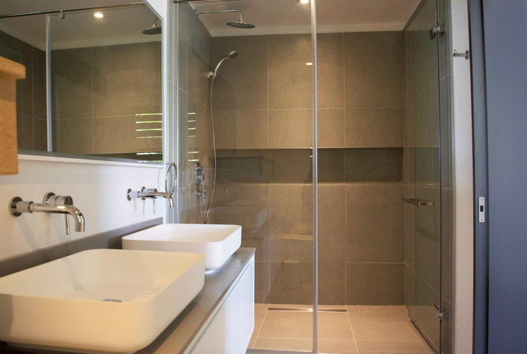 Bathroom 4, O'Biches by Horizon Holidays