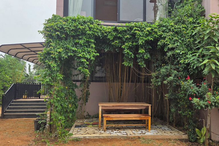 Outdoor dining, Nirmala's Farm House, Tirunelveli