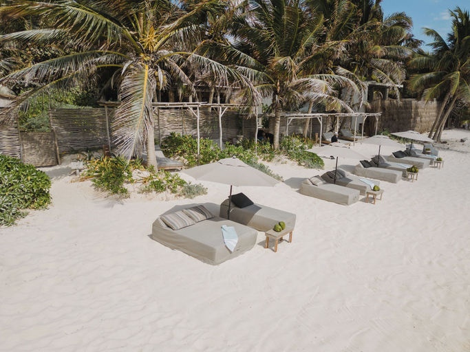 Beach, Best-Located Beach Suite with pool., Cozumel