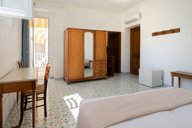 Bedroom 3, Pensione Di Lustro, Napoli