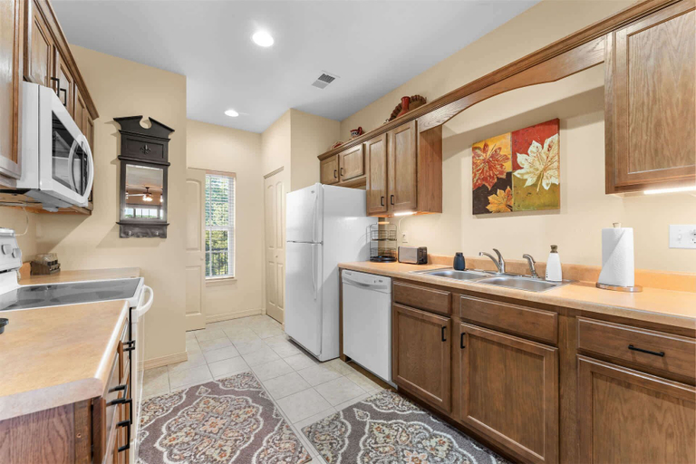 Private kitchen 3, Caddy Corner Condo - Cozy Stay, Taney