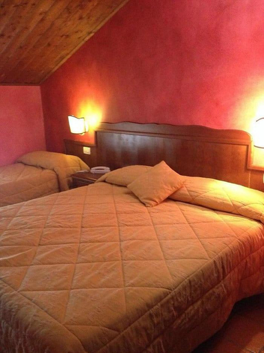 Bedroom 2, Hotel Natros, L'Aquila