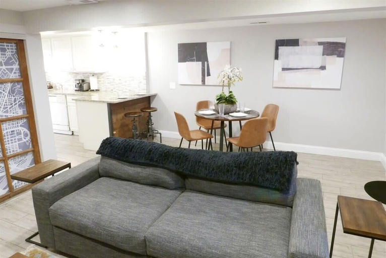 Interior 2, Federalist Style Rowhouse Sleeps 4 With Parking, Washington D.C.