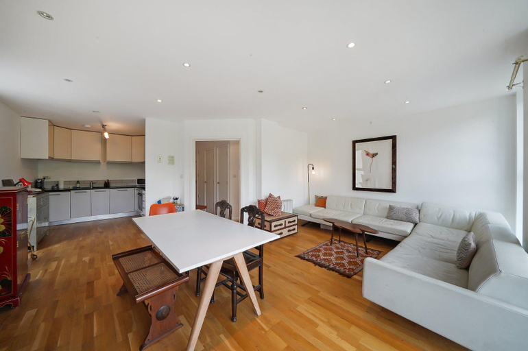 Others 5, Regent's Canal View Apartment, London