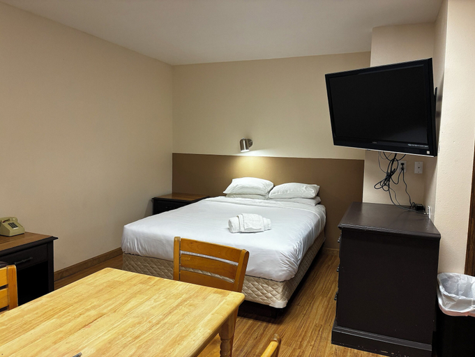 Room 3, JET Motor Inn Buffalo, Johnson