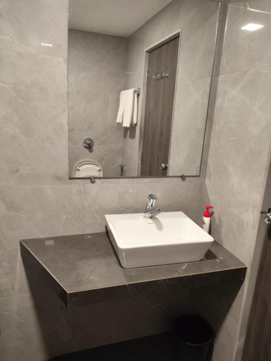 Bathroom 3, Hotel Pride, Mumbai Suburban