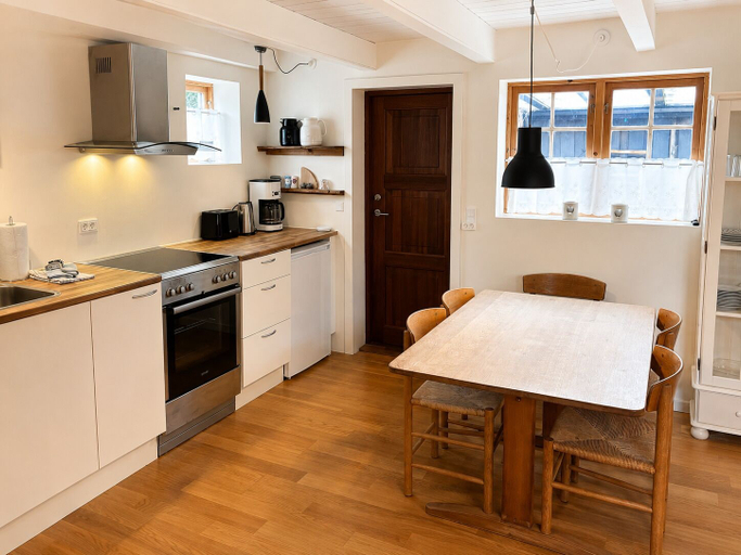 Private kitchen 2, Charming Cottage Tórshavn City Center, Tórshavn