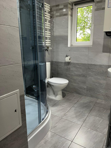 Bathroom 3, Domki caloroczne ,,DOLINA BIESZCZAD", Lesko