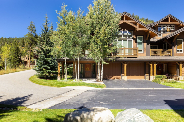 Exterior 2, 43 Thackwell 3 Bedroom Condo, Summit