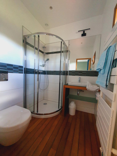 Bathroom 4, Les berges du Seudo chambres d'hotes, Tarn
