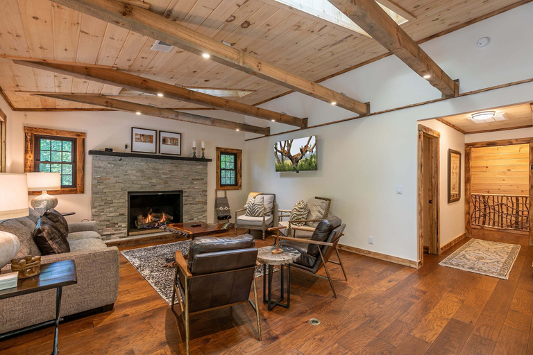 Interior 3, Moosey Creek Lodge, Avery