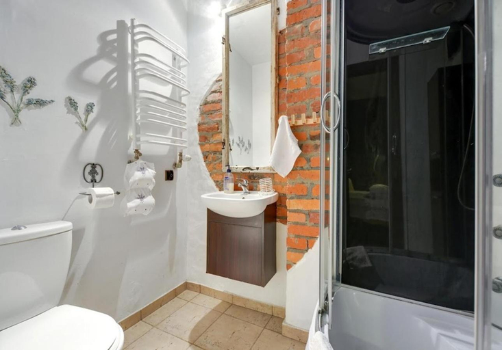 Bathroom 3, U Lawendowej Wiedzmy - Dom "Wiedzmowka", Cieszyn