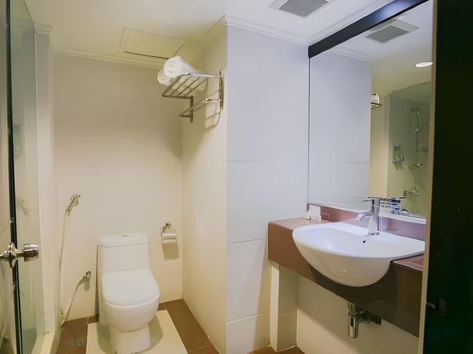 bathroom 16