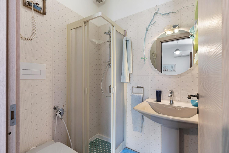 Bathroom 2, Azzurromare, Trapani