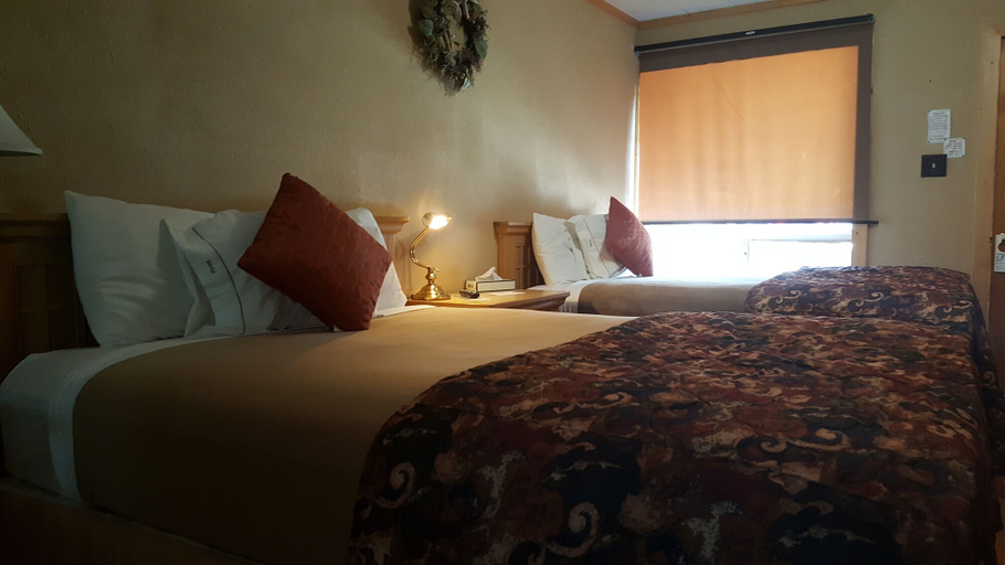 Room 4, Trails End Motel, Fergus