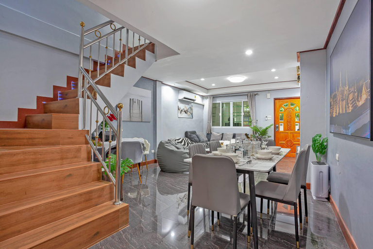 5, Large Spacious 3BR House at BTS ON NUT, Phra Khanong